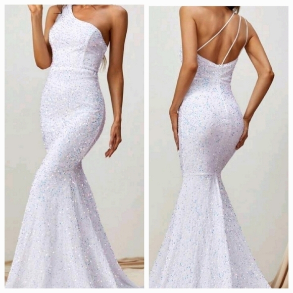 White Backless Assymmetrical Neck Sleeveles Mermaid Maxi Gown - Picture 1 of 11